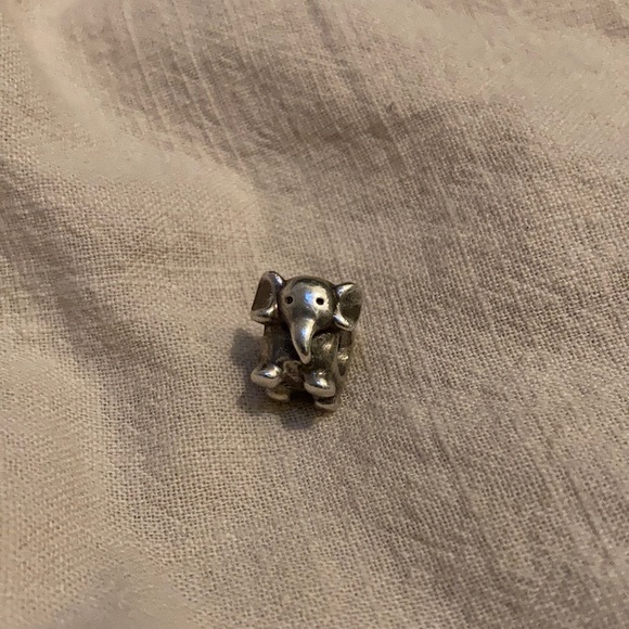 ✨PANDORA✨ elephant charm - Picture 1 of 3